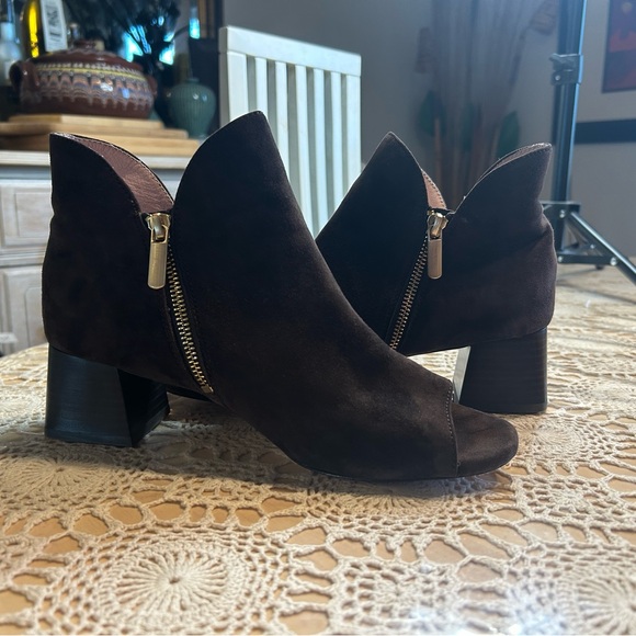 Taryn Rose Brown Suede Leather Open Toes Fleet Ankle Booties, Size 9.5 - Picture 12 of 16